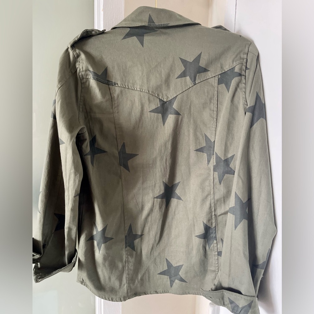NWOT Knox Rose Army Green Star Button-Up Shirt - Picture 8 of 10